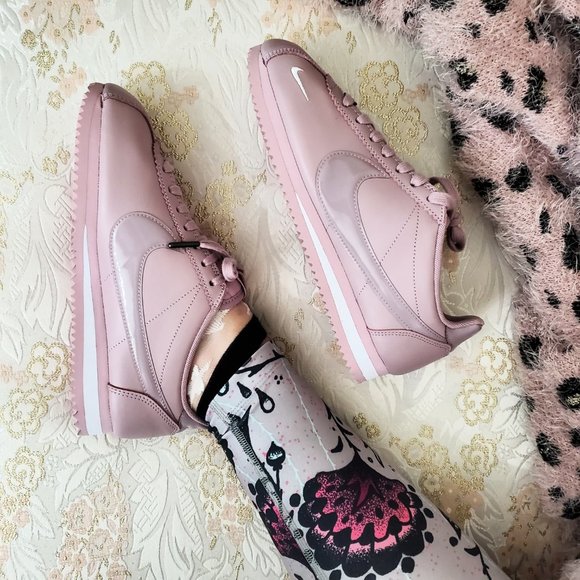 nike classic cortez premium pink